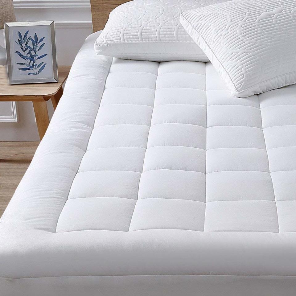 oaskys Queen Mattress Pad Cover Cooling Mattress Topper. (Photo: Amazon)