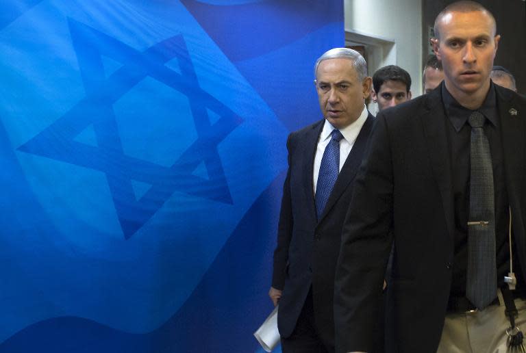 Israeli Prime Minister Benjamin Netanyahu (2nd from R) arrives to attend the weekly cabinet meeting at his Jerusalem office on November 23, 2014