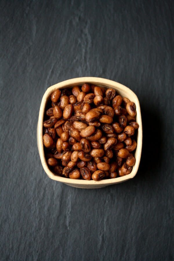 <strong>Get the <a href="http://feedmephoebe.com/2013/12/black-eyed-peas-recipe/" target="_blank">Crispy Spiced Black-Eyed Peas recipe</a> from Feed Me Phoebe</strong>