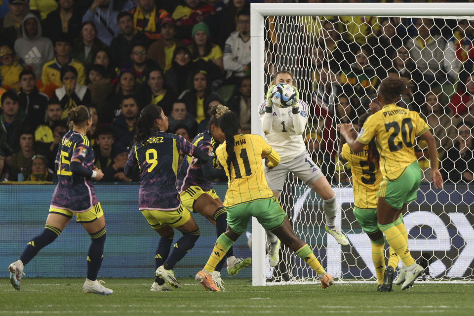 Colombia's goalkeeper Catalina Perez, centre jumps for the ball during the Women's World Cup round of 16 soccer match between Jamaica and Colombia in Melbourne, Australia, Tuesday, Aug. 8, 2023. (AP Photo/Hamish Blair)