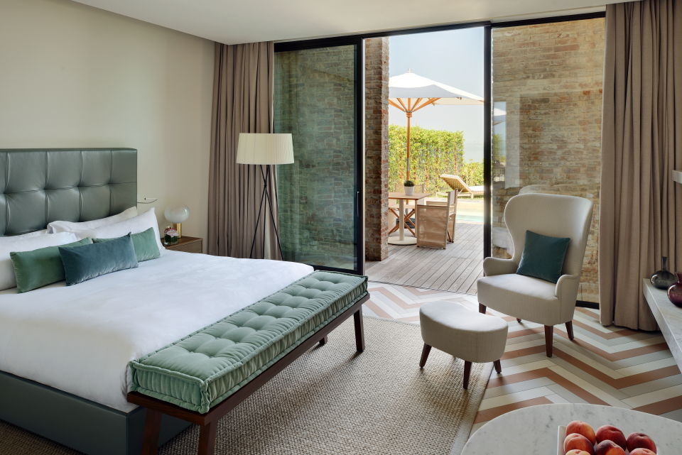 Rooms have a calm scheme with punches of blue (JW Marriott Venice Resort & Spa)