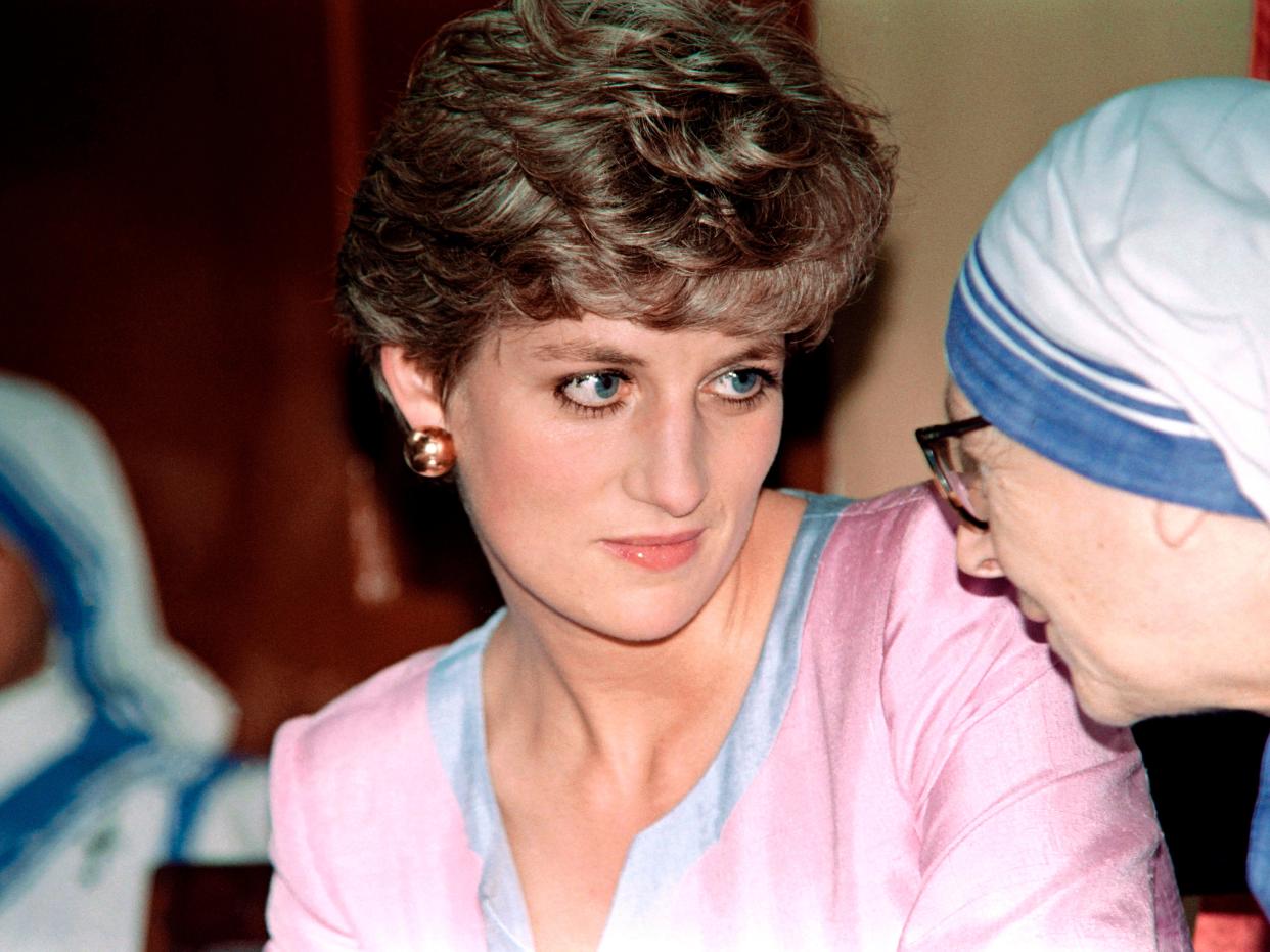 Princess Diana listens to a senior nun of the Missionaries of Charity at the house of Mother Teresa in Calcutta on 15 February 1992 (RAVEENDRAN/AFP via Getty Images)