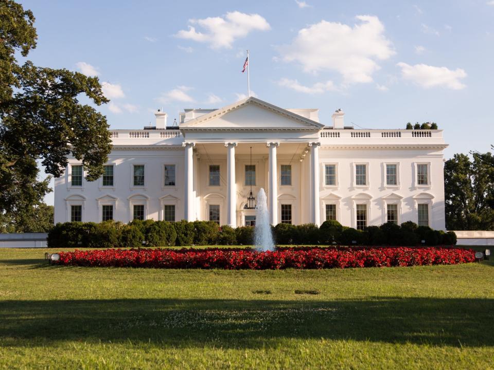 White House seen from 1600 Pennsylvania Avenue