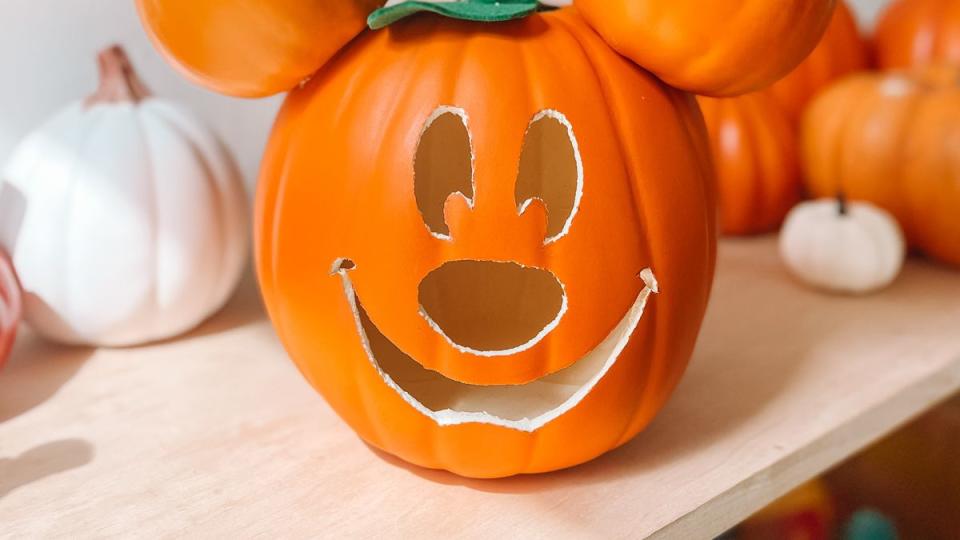 mickey mouse pumpkin