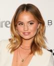 <p>"Soy naturalmente superrubia y el pelirrojo necesita muchísimo mantenimiento. Además, ese color es el de Jessie (su personaje en la famosa serie), no el de Debby", <a href="https://twitter.com/DebbyRyan/status/464227942059765760?s=20&t=MtF5v17NKU3uGxoAwzMFLA" rel="nofollow noopener" target="_blank" data-ylk="slk:tuiteó la actriz en 2014;elm:context_link;itc:0;sec:content-canvas" class="link ">tuiteó la actriz en 2014</a>. Tres años después la vimos con el pelo más cortito de lo habitual, luciendo una favorecedora media melena. (Foto: JB Lacroix / WireImage / Getty Images)</p> 