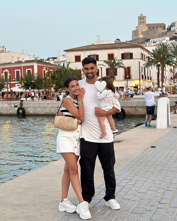 Enzo Zidane con su esposa Karen y su hija Sia