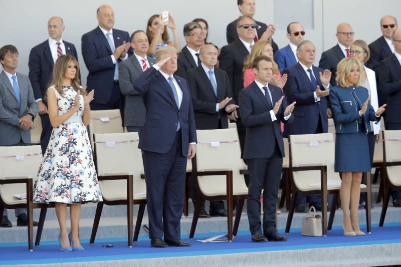 美國總統川普（左二）與妻子梅蘭妮亞（左一）應邀到法國巴黎參加法國國慶活動（AP）