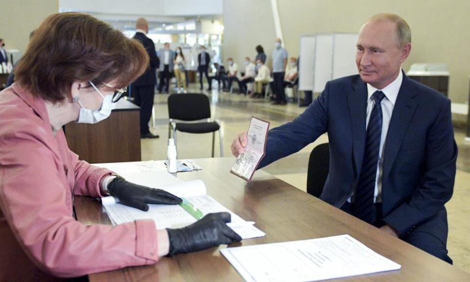 <span>Photograph: Alexei Druzhinin/AP</span>