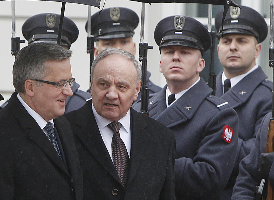 President of Poland Bronislaw Komorowski, left, and President of Moldova Nicolae Timofti, right, inspect the honor guards during an official welcome ceremony at the Presidential Palace in Warsaw, Poland, Monday, April 14, 2014. Timofti is on a two-day visit in Poland. (AP Photo/Czarek Sokolowski)