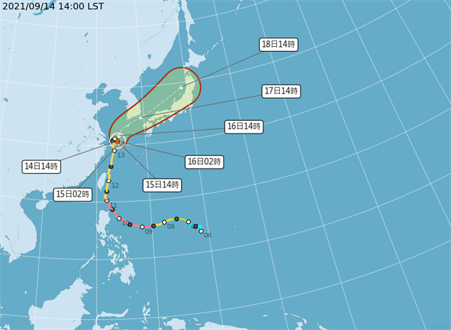 今年第14號颱風璨樹離奇路徑曝光，讓眾人驚嘆彷彿「郵輪式」路線，打死不登陸。(圖/氣象局)