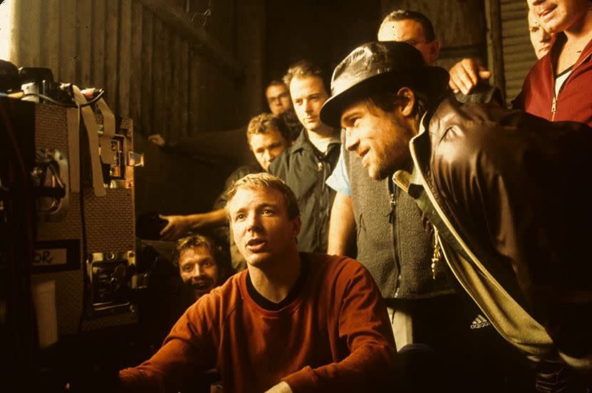 <div class="paragraphs"><p>Guy Ritchie, Brad Pitt on the sets of 'Snatch' (2000)</p></div>