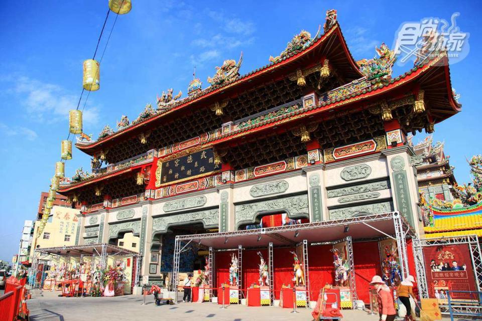 北港武德宮可是有台灣祖師爺級的財神爺，偌大的牌樓顯得相當有氣勢。

