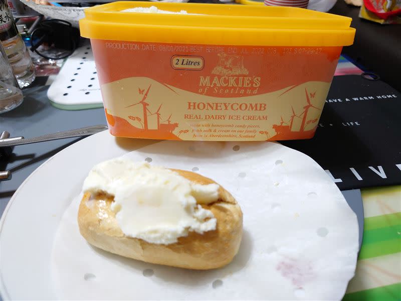 另一個「HONEYCOMB」口味含有蜂巢及焦糖。（圖／翻攝自臉書社團Costco好市多 商品經驗老實說）