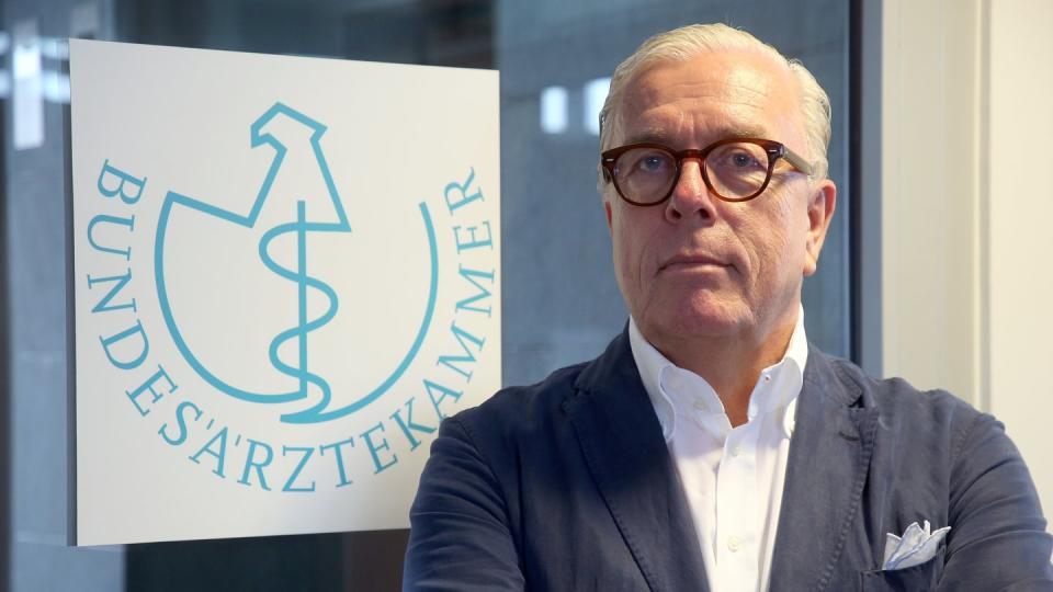 Klaus Reinhardt, Präsident der Bundesärztekammer, zweifelt am Nutzen von Alltagsmasken.