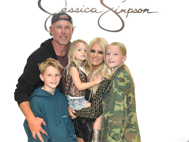 Jessica Simpson Posed With All Her Mini-Me Kids For a Sweet Photoshoot &  Boy, Those Genetics are Strong