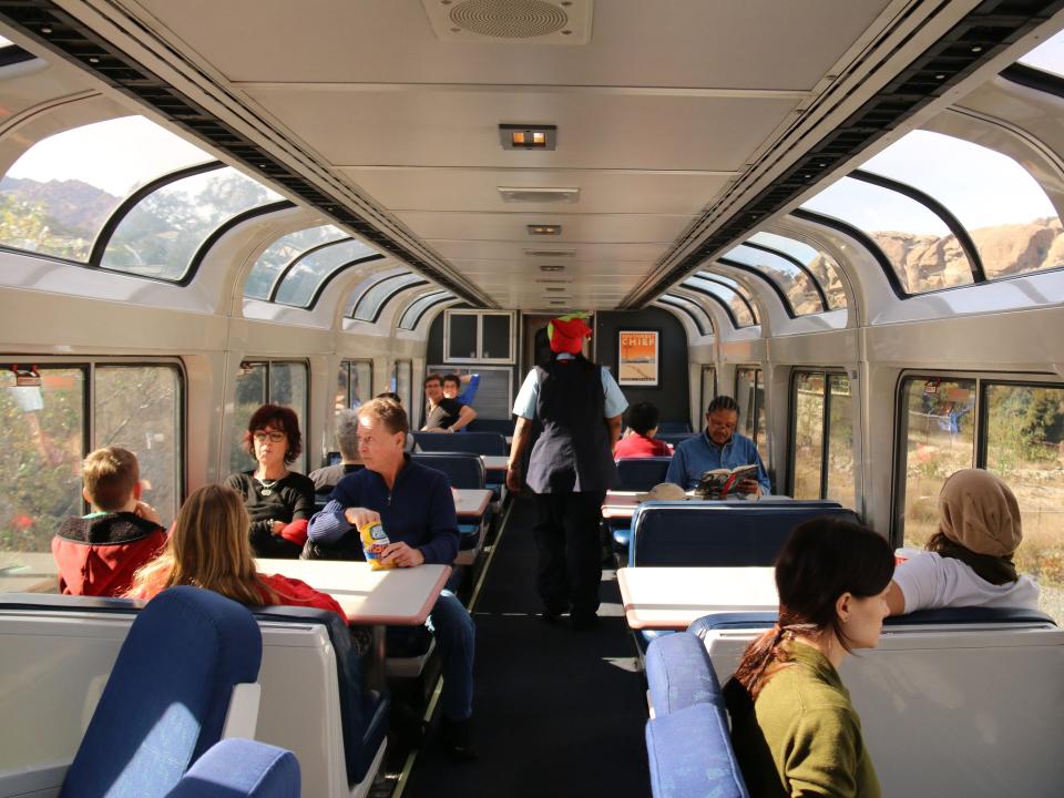 a crowded dining car on an amtrak train