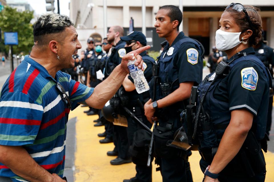 man yells at DC police officer