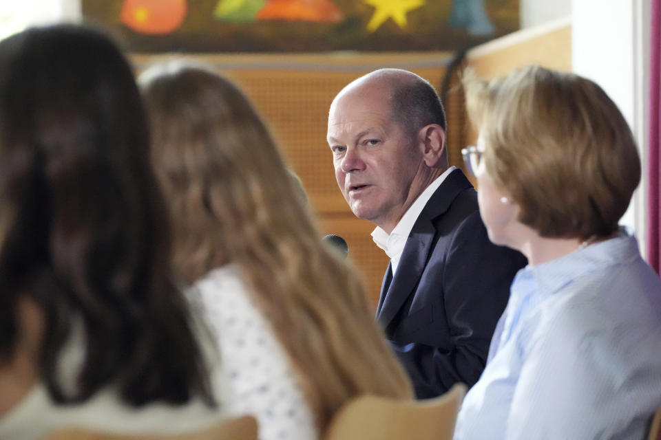 German Chancellor Olaf Scholz visits the Eigenherd School on the occasion of the EU Project Day, in Kleinmachnow, Germany, Monday, May 22, 2023. Scholz on Monday sharply criticized climate protesters for drastic actions such as blocking streets or gluing themselves to famous paintings in museums. “I think it’s completely nutty to somehow stick yourself to a painting or on the street,” Scholz said during a visit at an elementary school in the town of Kleinmachnow outside of Berlin, German news agency dpa reported. (Soeren Stache/dpa via AP)