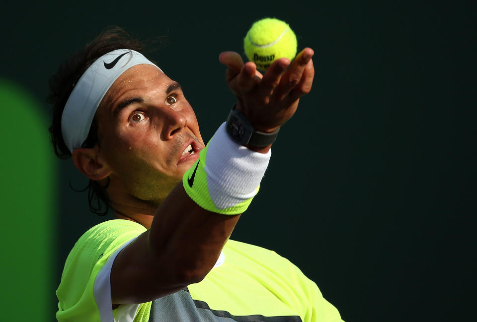 El español Rafael Nadal juega contra su compatriota Nicolás Almagro en el día 5 del Masters 1000 de Miami, en Florida, el 27 de marzo de 2015 (GETTY IMAGES NORTH AMERICA/AFP | Mike Ehrmann)