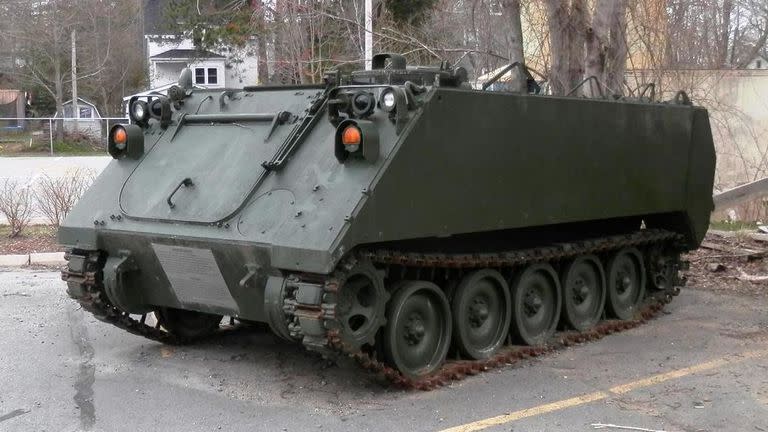 Un ejemplar del tanque M113, un vehículo autónomo estadounidense que no necesita conductor y que ya se encuentra en manos de las tropas ucranianas para luchar contra Rusia