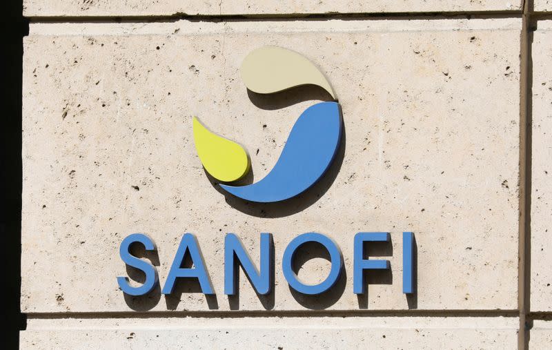 IMAGEN DE ARCHIVO. El logo de Sanofi se ve en la sede de la compañía en París, Francia