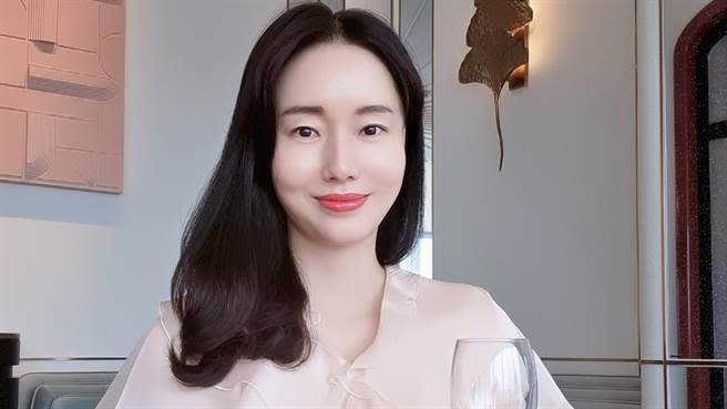 41歲女星李貞賢與外科醫生老公結婚2年半在昨日宣布懷孕喜訊。（圖／IG@mermaidleejh）