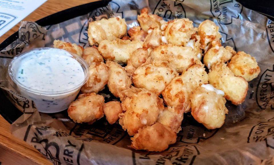 Wisconsin: Fried Cheese Curds, Lakefront Brewery (Milwaukee)