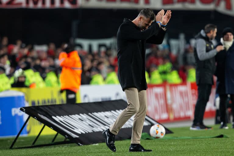 Martín Demichelis dirigió a River durante un año y medio; muy cuestionado, este domingo lo hará afrontará su último partido, frente a Sarmiento, antes de que se consume su despido.