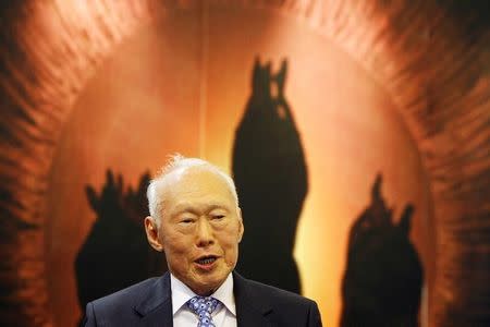 Singapore's former prime minister Lee Kuan Yew speaks during an interview at a Reuters Newsmaker event in Singapore March 4, 2009. REUTERS/Vivek Prakash/Files