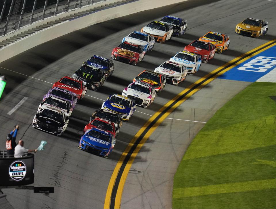 Kyle Larson (5) takes the green flag with Aric Almirola (10) leading the outside line for the second Bluegreen Vacations Duel race on Thursday night at Daytona International Speedway.