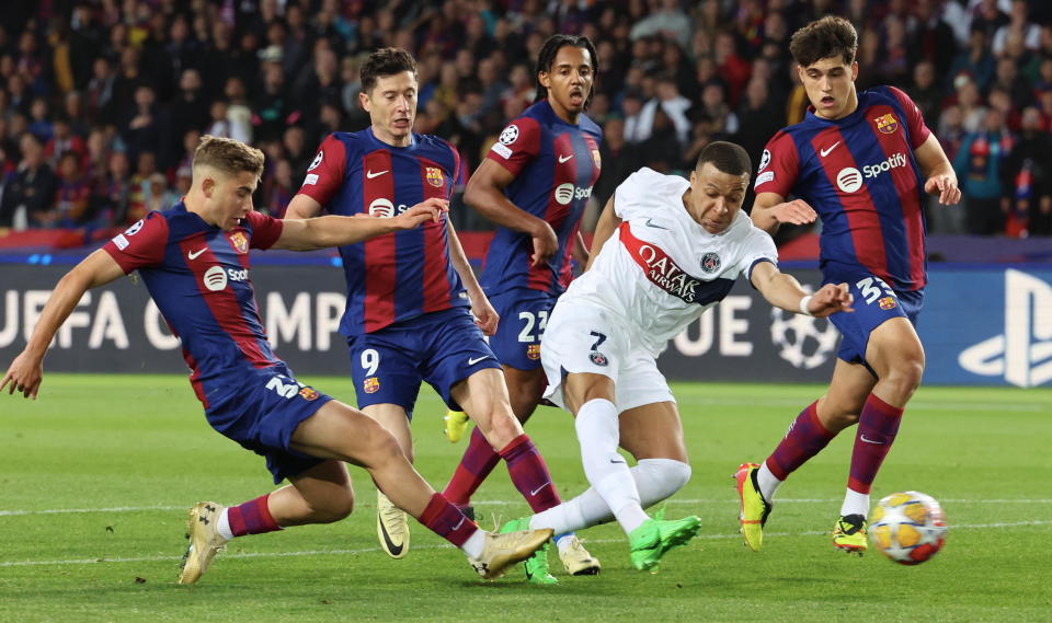 El tanto de Kylian Mbappe (7), del Paris Saint-Germain selló la eliminación del Barcelona en la UEFA Champions League. (Foto: Xavier Laine/Getty Images)