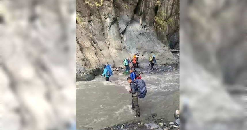 3名山友循水路下山豈料卻遇湍急溪水，導致3人受困山中。（圖／翻攝畫面）