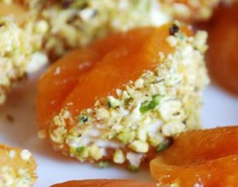 Apricot With Mascarpone and Pistachio 