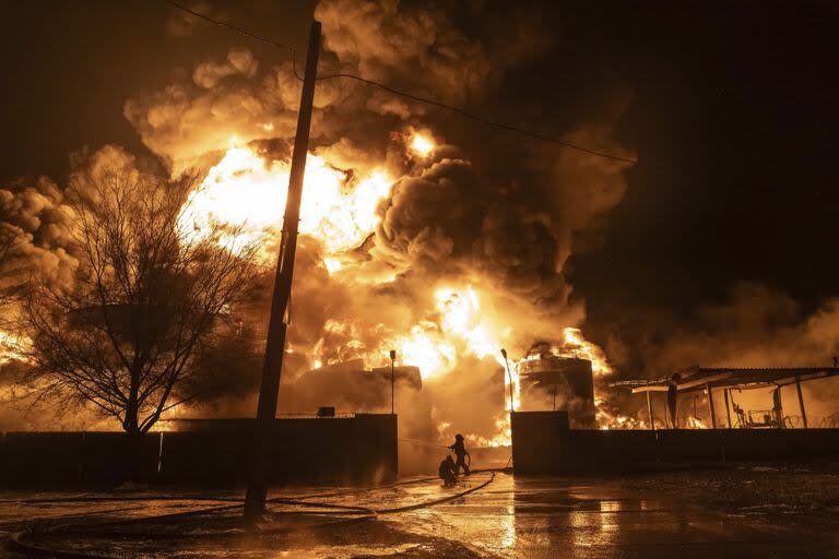 Incendio en Kharkiv tras un ataque ruso con drones, este sábado 10 de febrero. (AP/Yevhen Titov)