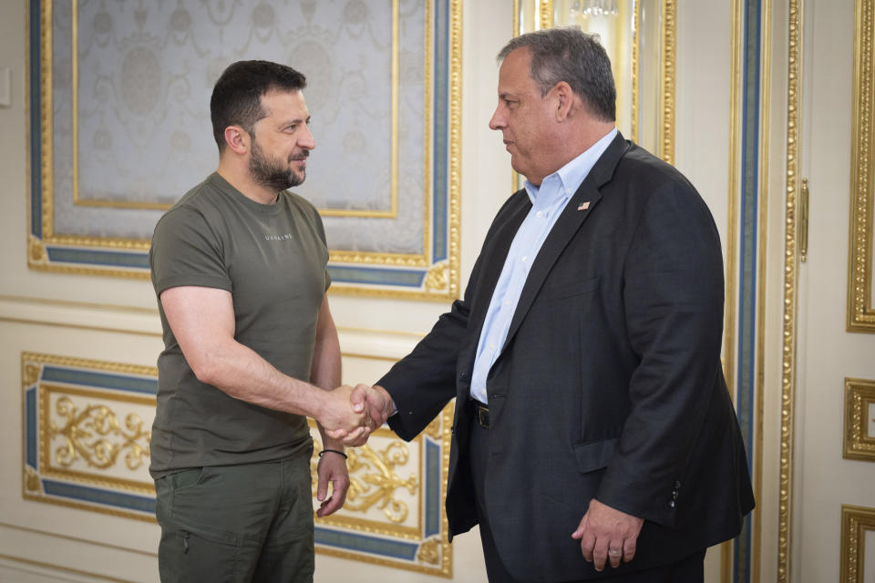 In this photo provided by the Ukrainian Presidential Press Office, Ukrainian President Volodymyr Zelenskyy, left, and Republican presidential candidate former New Jersey Gov. Chris Christie shake hands during their meeting in Kyiv, Ukraine, Friday, Aug. 4, 2023. (Ukrainian Presidential Press Office via AP)