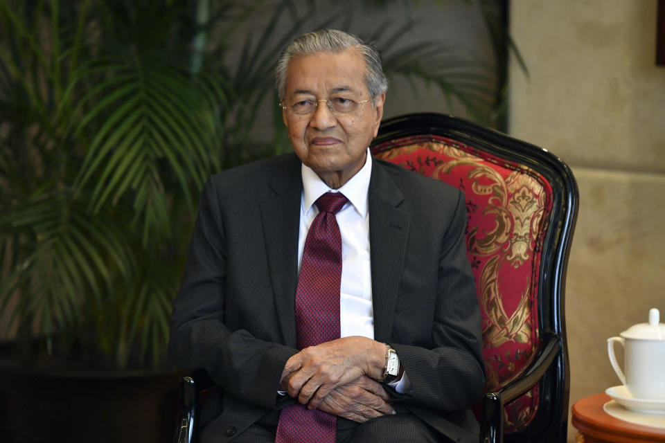 Malaysian Prime Minister Mahathir Mohamad attends a meeting with Che Jun, the Communist Party chief of Zhejiang Province, in Hangzhou in eastern China's Zhejiang Province, Saturday, Aug. 18, 2018. Mahathir is making a five-day visit to China at a time when ties between Beijing and the Southeast Asian nation are being tested by the Malaysian leader's suspension of multibillion-dollar Chinese-backed infrastructure projects. (Chinatopix via AP)