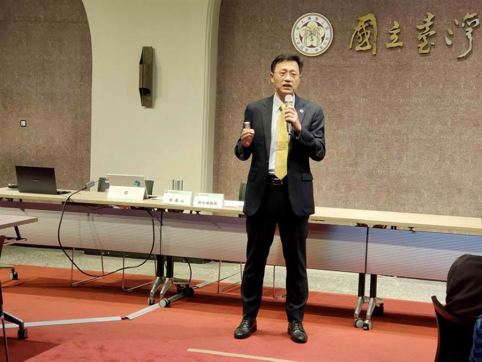 最被外界看好、曾任代理校長一年的郭大維在最終投票中，以8:13敗給陳文章。據了解，遴委認為郭爭議較大，陳則是低調溫和。(李侑珊攝)