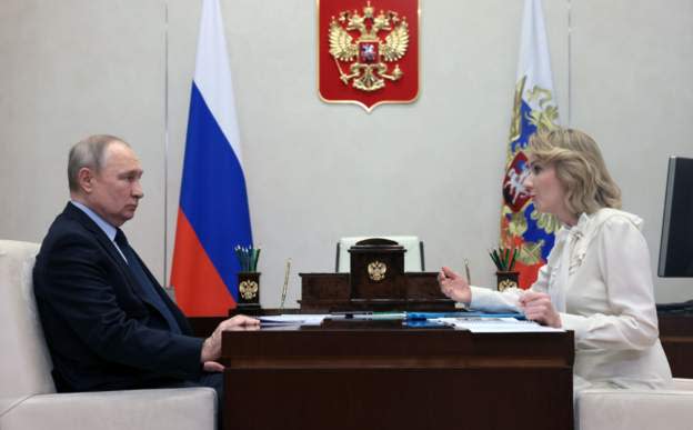 Vladimir Putin y Maria Alekseyevna Lvova-Belova.