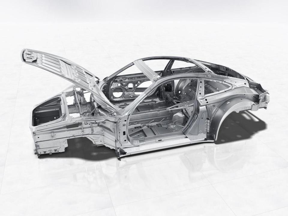 20190426-全新 911 車體的多重材質代表輕量設計的一大進步，將前一世代所開創的輕量化工藝帶至更高層次。-porsche911body-07
