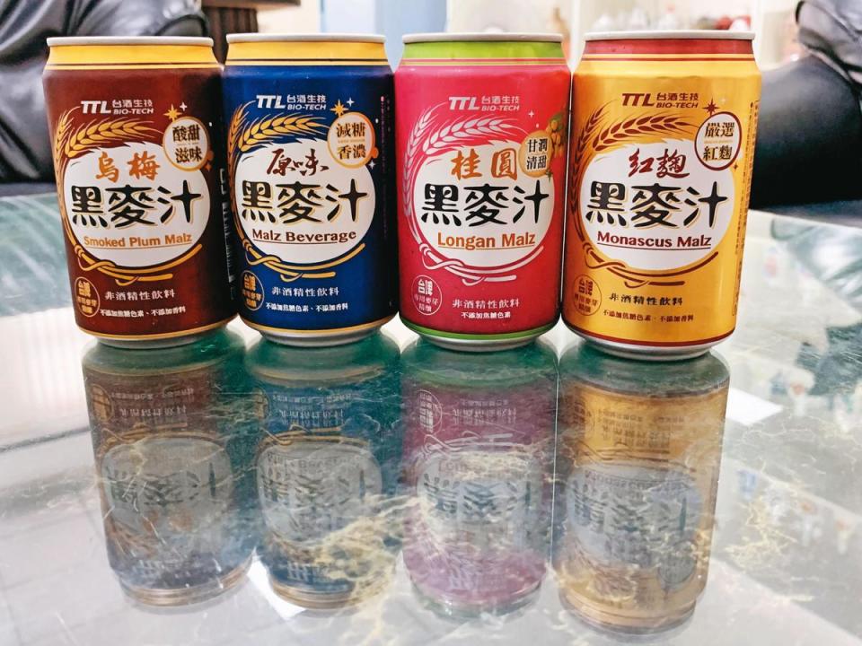 正值秋老虎的季節，來罐溫補台酒黑麥汁（無酒精），共4種口味（由左至右）：烏梅、原味、桂圓以及紅麴，330ml×24瓶，售價600元。