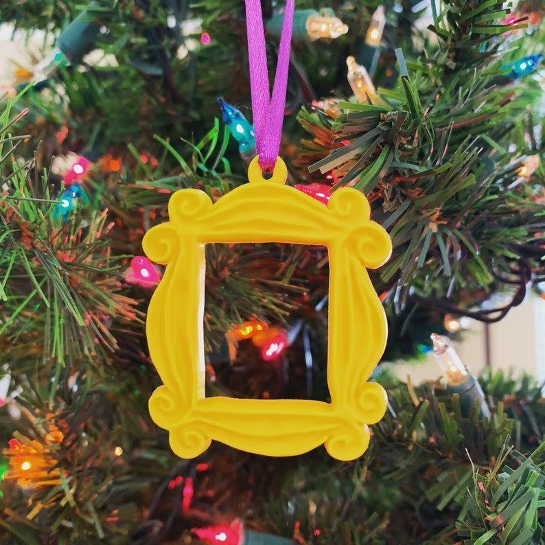 1) 'Friends' Yellow Peephole Door Frame Ornament