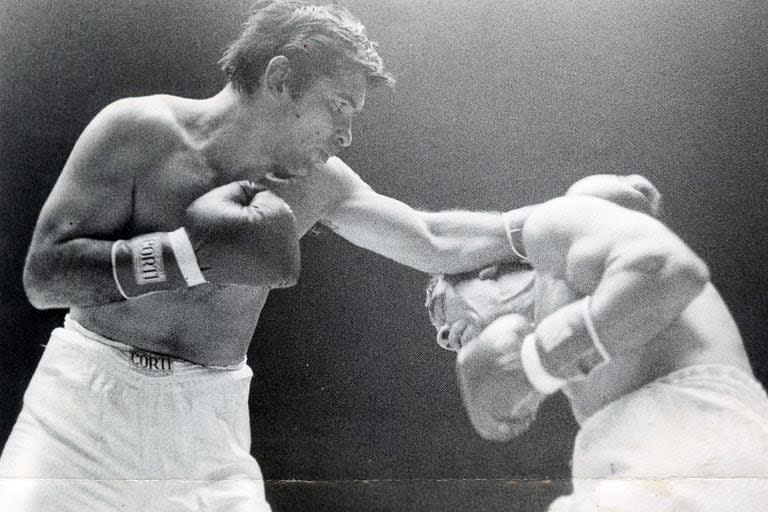 Ramón La Cruz lanza su zurda en uno de los duelos frente a Abel Cachazú, el 13 de mayo de 1972; se midieron siete veces