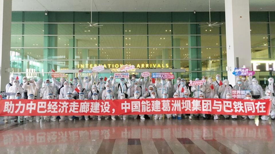 The rework personnel took photos at the airport. Islamabad, Pakistan, 12 July 2020. 215 professional technical and management personnel from China energy construction Gezhouba Group Co., Ltd. arrived at Islamabad International Airport, capital of Pakistan,