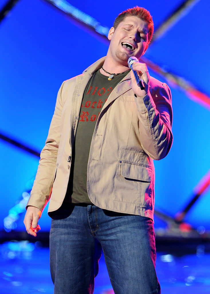 Michael Sarver performs "Ain't Goin' Down ('Til the Sun Comes Up)" by Garth Brooks on "American Idol."