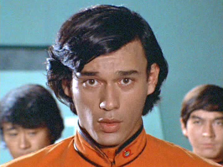 團次郎為1971年經典劇《超人阿鄉》擔演男主角鄉秀樹。