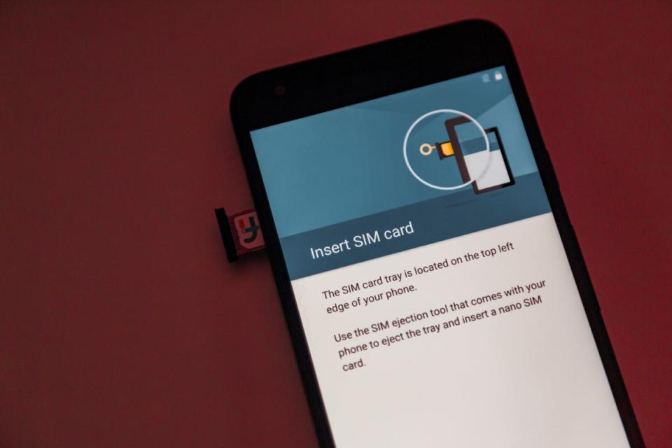 A sim card being inserted into an LG Nexus 5X Android mobile phone (Tony Webster / Wikimedia Commons)