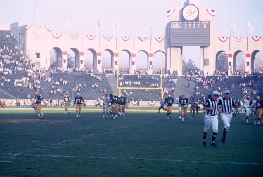 LOS ANGELES, CA – JANUARY 15, 1967: The members of the Green Bay Packers and the Kansas City Chiefs walk off the field at the conclusion of Super Bowl I on January 15, 1967 at the Los Angeles Memorial Coliseum in Los Angeles, California. The Packers beat the Chiefs, 35-10 to win the professional football World Championship. 19670115-FR-348 1967 Kidwiler Collection/Diamond Images