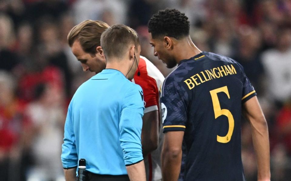 Jude Bellingham of Real Madrid disturbing Harry Kane of Bayern Munich before a penalty kick