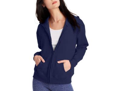 Warm while not being bulky': 's fan-favorite Hanes hoodie is