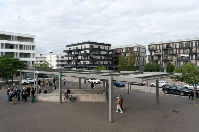 Une place près d'une station de métro dans un quartier populaire de Toulouse, le 2 juillet 2024 en Haute-Garonne (Matthieu RONDEL)